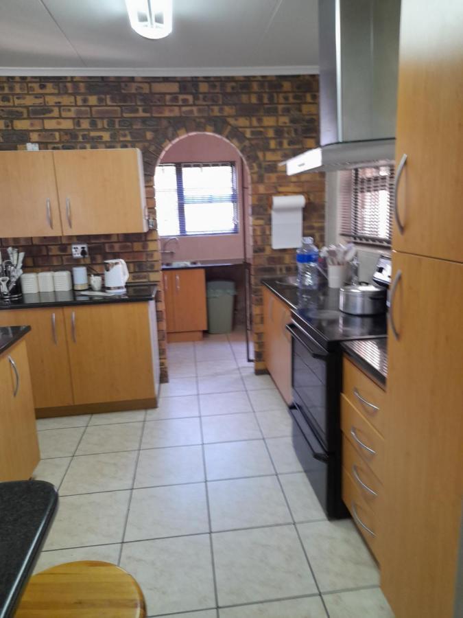 Chappel Hide Out Hotell Germiston Eksteriør bilde